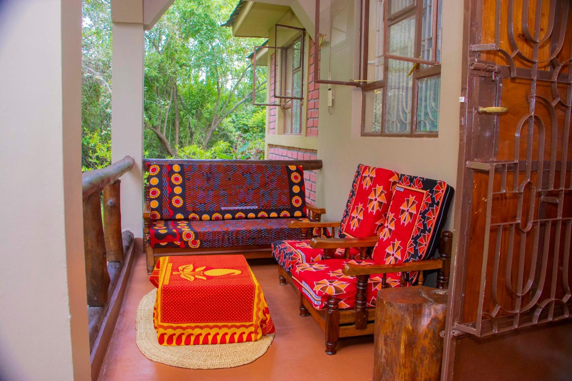 Shamba Hostel Usa River Bagian luar foto